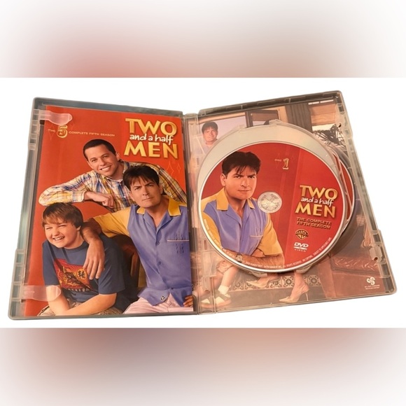 Two and a Half Men: The Complete Fifth Season DVD Box Set - 3 Discs - Picture 3 of 6
